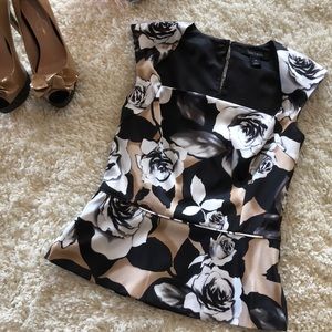 3/$20 White House black market peplum top